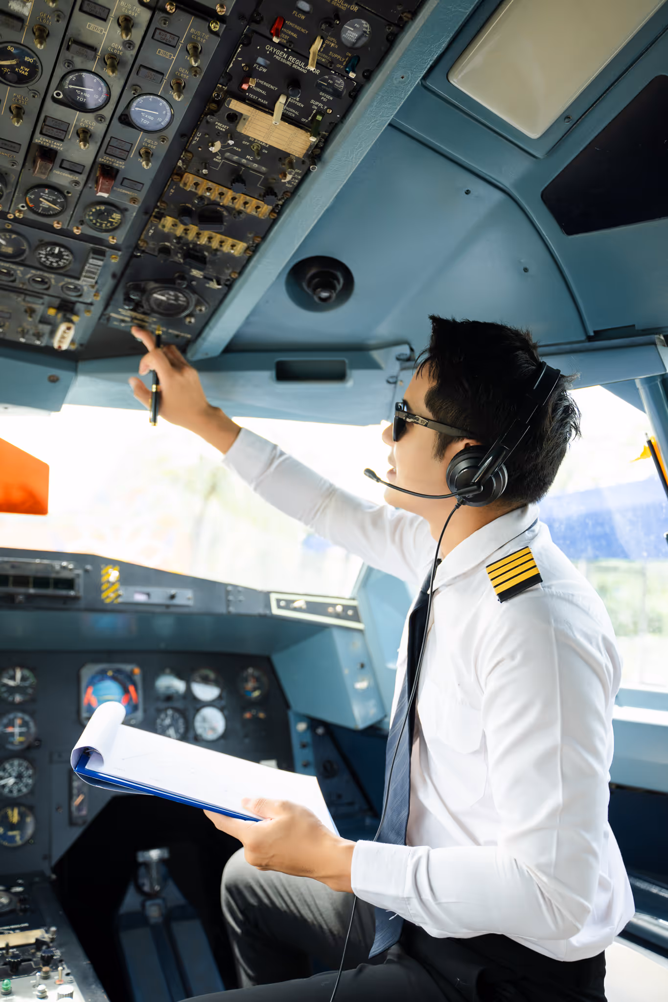 Pilot and co-pilot workflow during flight simulation approach phase